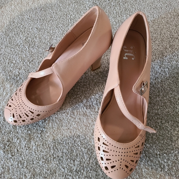 Bundle of Vintage Style Heels/Flats (EUC)! - Picture 4 of 13